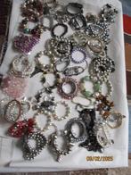 Armbanden 40 stuks zeer leuke veel verschillende., Overige materialen, Overige kleuren, Met bedels of kralen, Ophalen of Verzenden