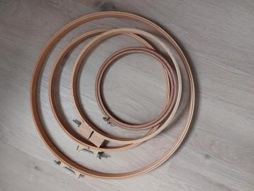 Borduur ringen 4 stuks beschikbaar voor biedingen