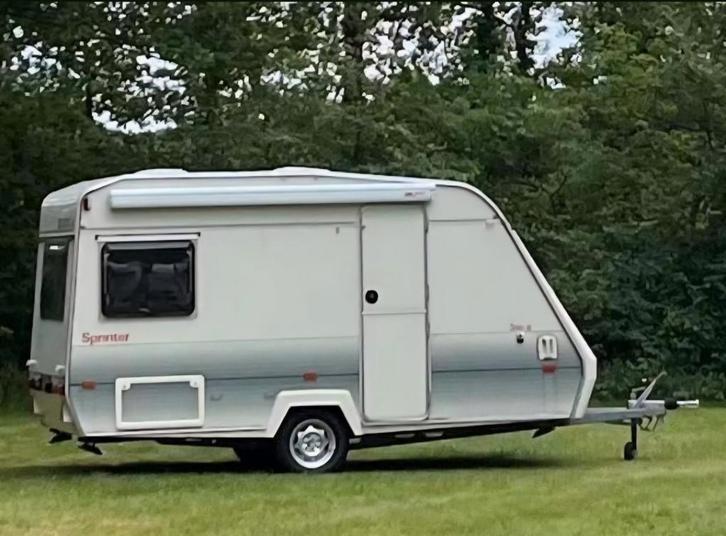 Frisse familiecaravan – Lichtgewicht & klaar voor vertrek!, Caravans en Kamperen, Caravans, Particulier, tot en met 4, 500 - 750 kg