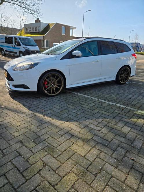 Ford Focus 2.0 ST-3 Ecoboost 184KW Wagon 2013 Wit, Auto's, Ford, Focus, ABS, Achteruitrijcamera, Airbags, Airconditioning, Alarm