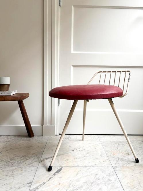 Superleuke vintage stoel, kruk, draadstaal en skai, jaren 60, Huis en Inrichting, Krukjes, Gebruikt, IJzer, Ophalen