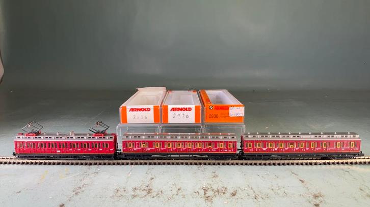 Arnold SPOOR N Treinstel + 2 wagens 2935/36 nieuw in doos., Hobby en Vrije tijd, Modeltreinen | N-Spoor, Zo goed als nieuw, Treinset