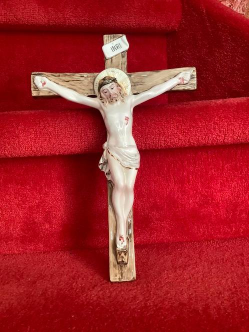 Religie ❤️ prachtig porseleinen kruisbeeld crucifix, Antiek en Kunst, Antiek | Religie, Ophalen of Verzenden
