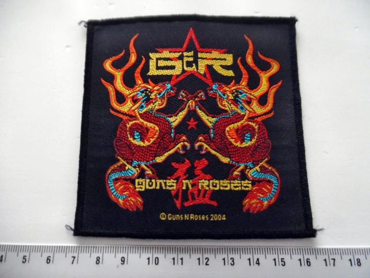 Guns n' roses mooie officiele 2004 vintage patch 75, Verzamelen, Muziek, Artiesten en Beroemdheden, Nieuw, Kleding, Verzenden