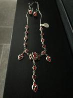 Ketting met bijpassende oorbellen., Ophalen of Verzenden, Nieuw, Rood
