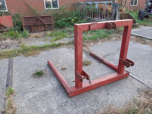 Renault tractor, houtklover, balendrager, kunstmeststrooier, Zakelijke goederen, Agrarisch | Tractoren, Renault, tot 80 Pk, Oldtimer