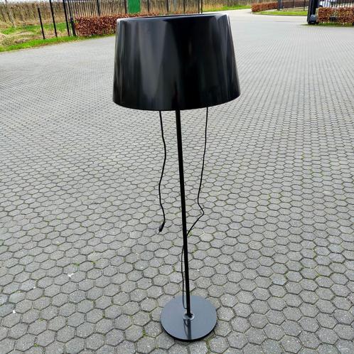 Vloerlamp staande lamp  zwart of wit - hoogte 150 cm, Huis en Inrichting, Lampen | Vloerlampen, 150 tot 200 cm, Ophalen of Verzenden