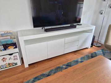 Hoogglans wit dressoir (220x80x45 cm) beschikbaar voor biedingen