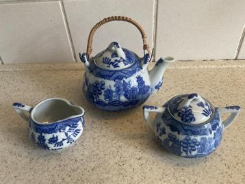 Antiek Chinees kinderservies, blue willow beschikbaar voor biedingen