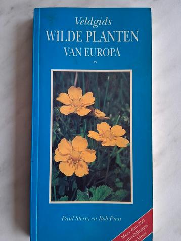 Veldgids WILDE PLANTEN VAN EUROPA,  Sterry en Press beschikbaar voor biedingen