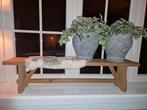 Kruk/bankje voor in vensterbank met bloempotten en kleedje., Huis en Inrichting, Woonaccessoires | Wanddecoraties, Ophalen of Verzenden