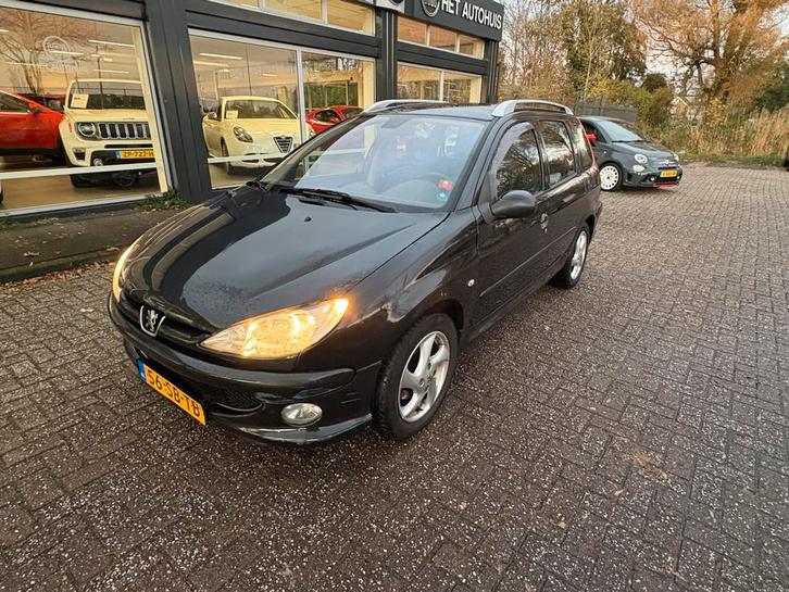 Peugeot 206 1.6 16V SW 2005 Zwart, Auto's, Peugeot, Particulier, Airbags, Airconditioning, Bluetooth, Boordcomputer, Centrale vergrendeling