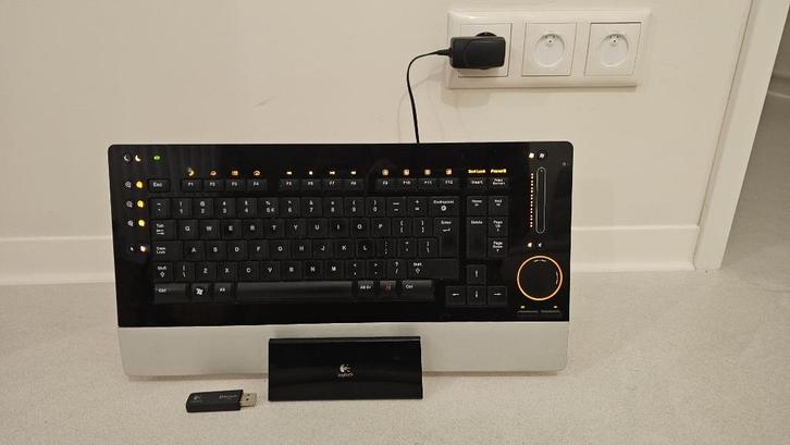 Logitech DiNovo Edge draadloze toetsenbord/muis met BT 2.0, Computers en Software, Toetsenborden, Zo goed als nieuw, Qwerty, Draadloos