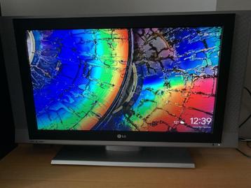 Lg TV 32inch zeer mooi beeld, goede speakers beschikbaar voor biedingen