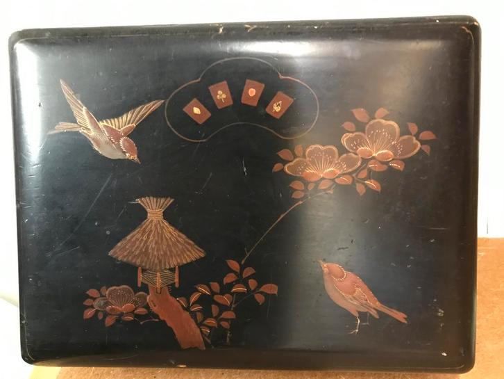 Antieke Fiches voor een kaartspel in Decoratieve Doos, Antiek en Kunst, Antiek | Overige Antiek, Ophalen