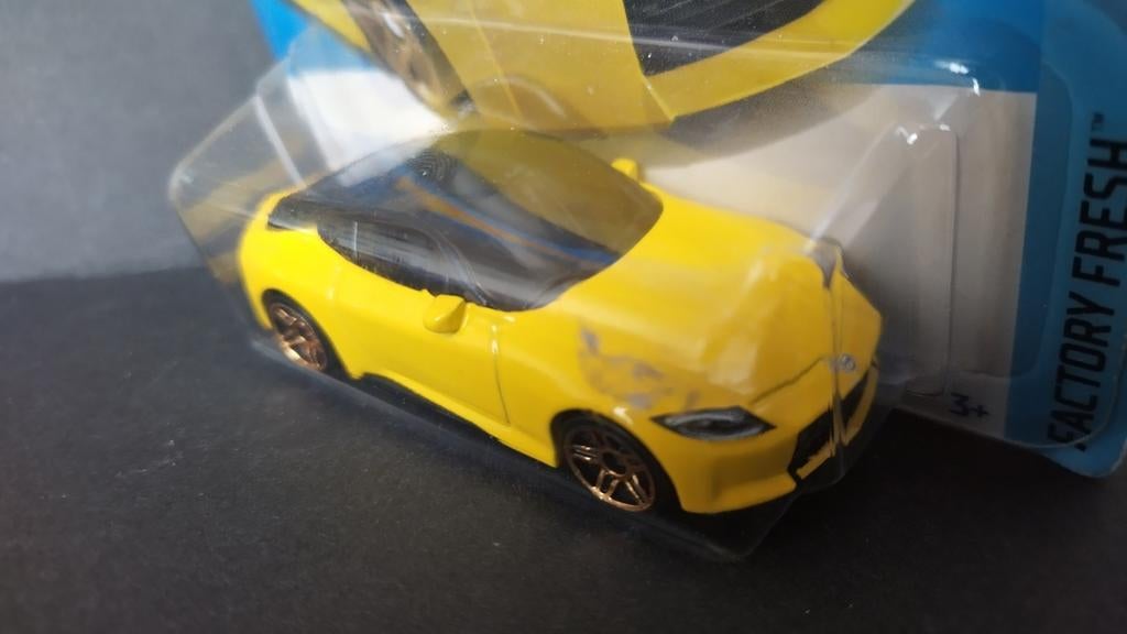 Nissan 400 Z Yellow 1:64 3inch Hotwheels Pol, Auto, Ophalen of Verzenden, Zo goed als nieuw, Mattel