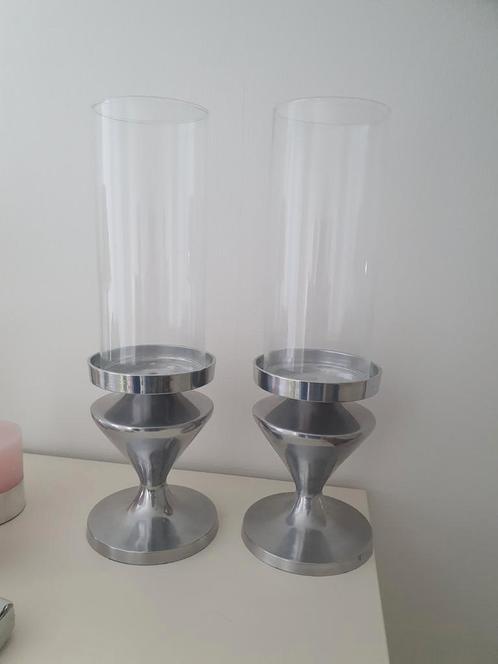 2 RVS / Aluminium windlichten, hoogte 47 cm, Huis en Inrichting, Woonaccessoires | Kandelaars en Kaarsen, Zo goed als nieuw, Kandelaar