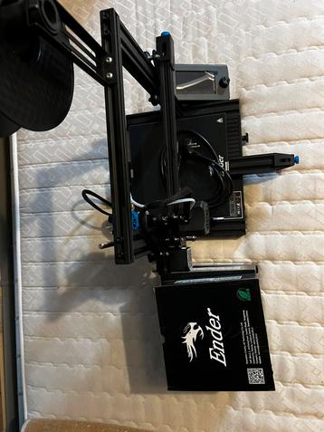 Creality Ender-3 V2 3D Printer + 3 Filament Rolls (Like New) beschikbaar voor biedingen