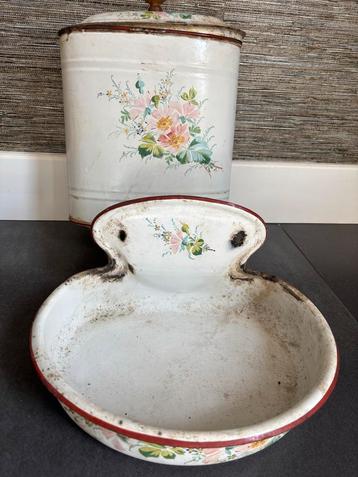 Antieke Emaille waterreservoir met lekbak Bloemmotieven beschikbaar voor biedingen