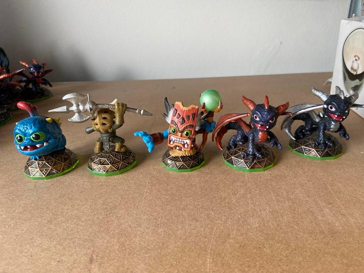 Skylanders Giants & Cynder Figuren, Spelcomputers en Games, Games | Xbox 360, Gebruikt, Avontuur en Actie, 2 spelers, Vanaf 7 jaar