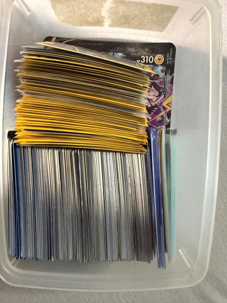 Pokémon Kaarten Collectie - 500+ Kaarten & Seals, Hobby en Vrije tijd, Verzamelkaartspellen | Pokémon, Zo goed als nieuw, Meerdere kaarten