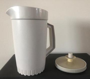 Tupperware kan met vacuüm deksel beschikbaar voor biedingen