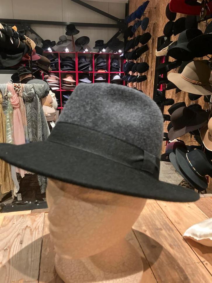 Diverse NIEUWE cowboyhoeden, vilthoeden, Kleding | Dames, Hoeden en Petten, Nieuw, Hoed, 56 of 57 cm (M, 7 of 7⅛ inch), Ophalen of Verzenden