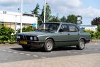 BMW E28 528i Automaat 1985 Platanengroen Trekhaak, Auto's, BMW, Te koop, Benzine, 1500 kg, Stof
