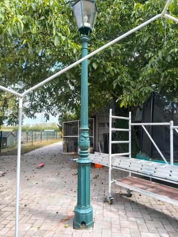Antieke Gietijzeren Straatlantaarn - Vintage Sfeer beschikbaar voor biedingen