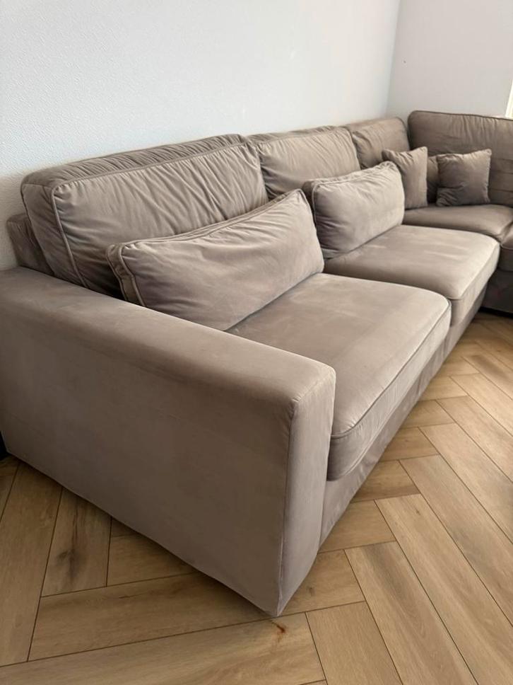 Hoekbank Loungebank Velvet Taupe, Huis en Inrichting, Banken | Bankstellen, Zo goed als nieuw, Hoekbank, Vierpersoons of meer