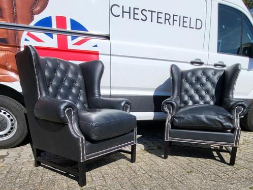 Set van 2 Chesterfield fauteuils zwart leer. Goede conditie., Huis en Inrichting, Fauteuils, Gebruikt, Leer, 75 tot 100 cm, Ophalen