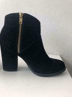 Suede zwarte enkellaarsjes met blokhak (maat 37), Zwart, Lage of Enkellaarzen, Ophalen of Verzenden, Zo goed als nieuw
