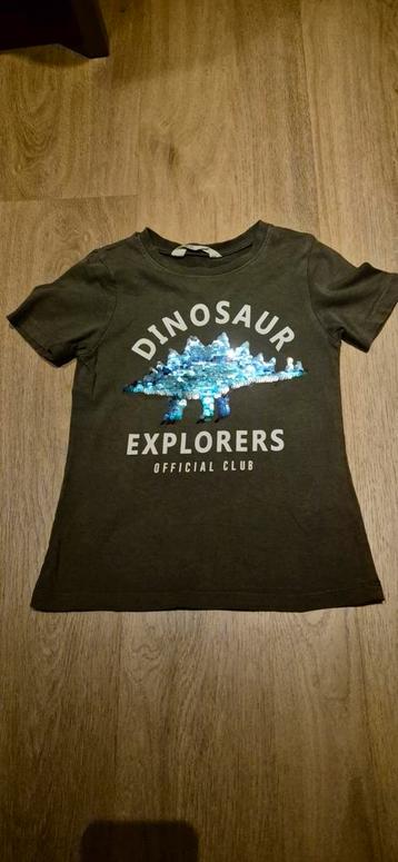 T-shirt met dino, maat 110/116 beschikbaar voor biedingen