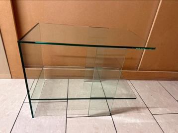Te koop: kleine sidetable beschikbaar voor biedingen