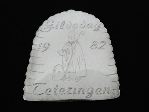 St. Ambrosius met een bijenkorf gilde schild 1982 Teteringen, Antiek en Kunst, Antiek | Religie, Ophalen of Verzenden