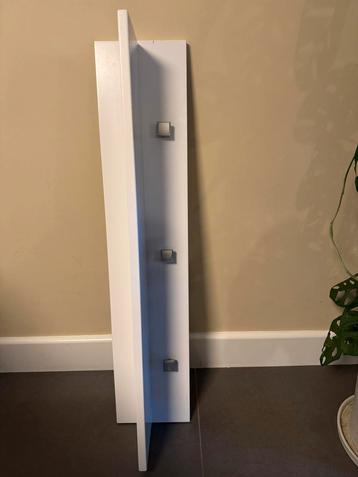 Gratis houten kapstok plank kinderkamer - 3 haken beschikbaar voor biedingen