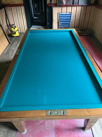Biljart tafel beschikbaar voor biedingen