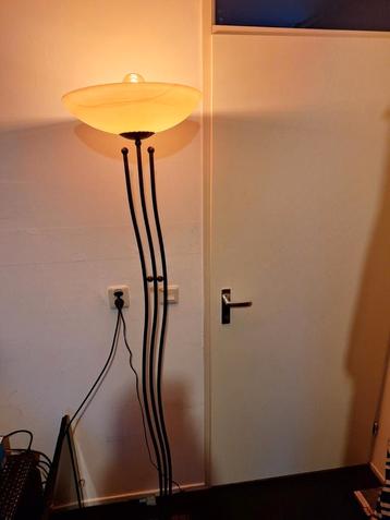 Staande lamp en hang lamp beschikbaar voor biedingen