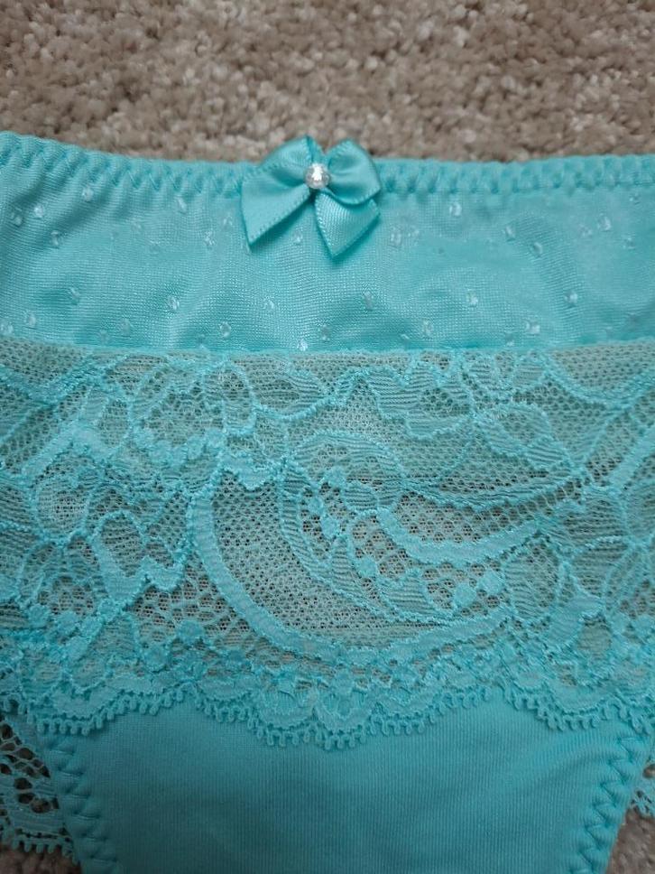 NIEUWE mint groene string met kant / met KAARTJE maat M, Kleding | Dames, Ondergoed en Lingerie, String, Groen, Ophalen of Verzenden
