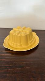 Royal Sphinx - pastel gele puddingvorm met onderbord, Antiek en Kunst, Antiek | Servies los, Ophalen of Verzenden