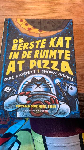 De eerste kat in de ruimte at pizza