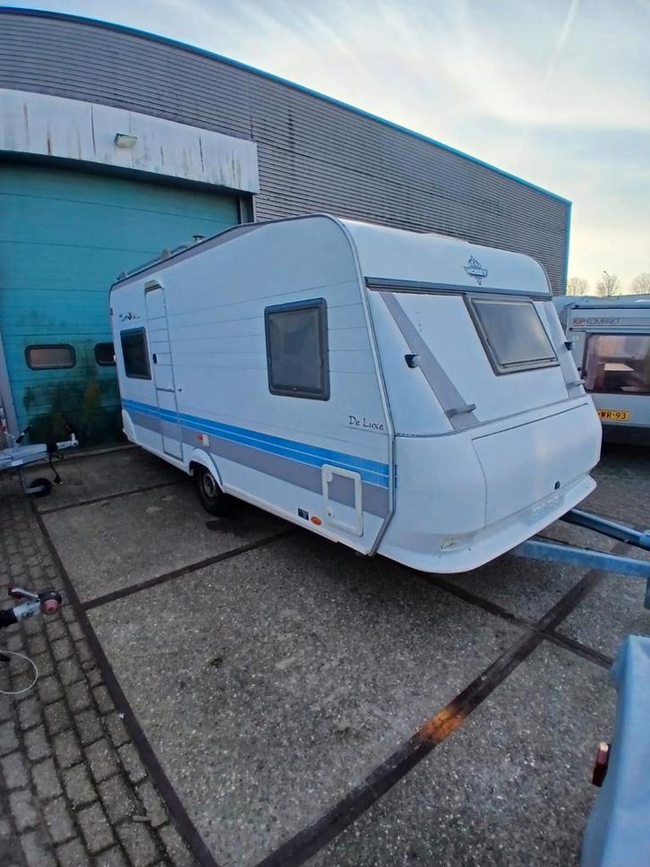 Hobby 460 UFE De Luxe - Bouwjaar 2002, Caravans en Kamperen, Caravans, Particulier, tot en met 4, Rondzit, Hobby, Kachel, Koelkast
