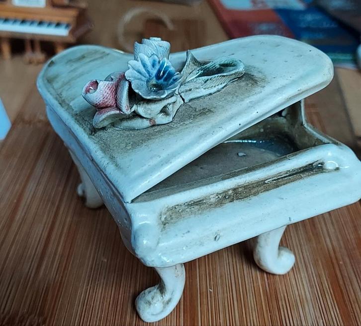 Vintage Piano beeldje, Antiek en Kunst, Antiek | Woonaccessoires, Ophalen of Verzenden