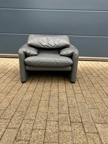 Cassina Maralunga 1zit origineel Anthraciet grijs Topstaat! beschikbaar voor biedingen