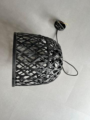 Zwarte houten hanglamp Nikki beschikbaar voor biedingen