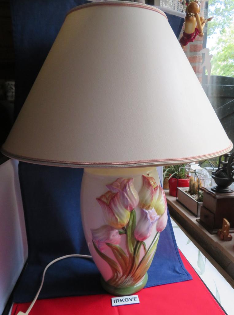 TAFEL LAMP MET TULPEN * Keramiek *, Gewoon Fraai!, Ophalen of Verzenden, Zo goed als nieuw, Minder dan 50 cm