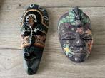 2 Houten Indonesische Maskers. Mooi uitgesneden en beschilde, Ophalen of Verzenden