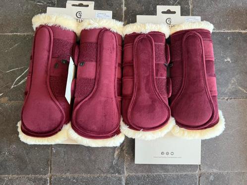 Kentuckt velvet bordeaux beschermers M en L nieuw, Dieren en Toebehoren, Paarden en Pony's | Beschermers, Nieuw, Ophalen of Verzenden