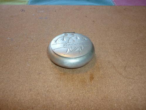 Zeer oude aluminium rozenkrans doosje in zeer goede staat, Antiek en Kunst, Antiek | Religie, Ophalen of Verzenden