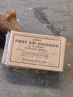 WWII US first aid dressing, Verzamelen, Militaria | Tweede Wereldoorlog, Ophalen of Verzenden, Landmacht, Amerika, Embleem of Badge